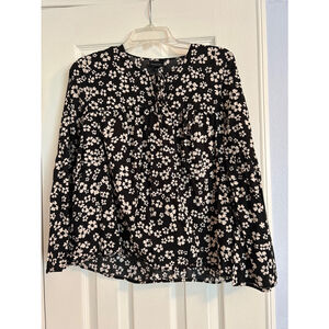 🔵Who What Wear Woman’s Blouse Black & White Floral - Size M
